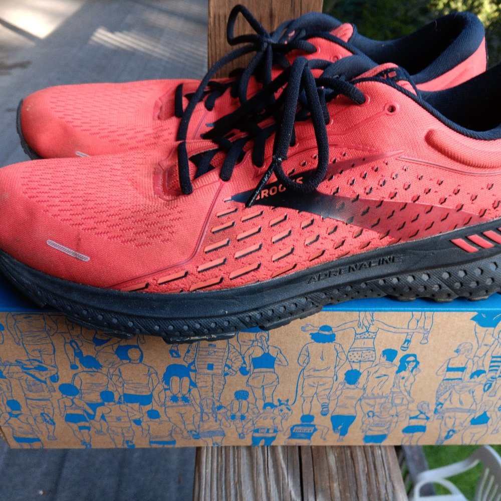 Brooks 13 m Men's Size 13 red Running Walking Casual Shoes Sneakers